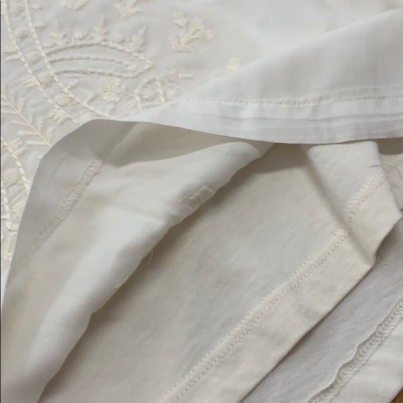 Beautiful cream embroidered tee - Picture 4 of 6
